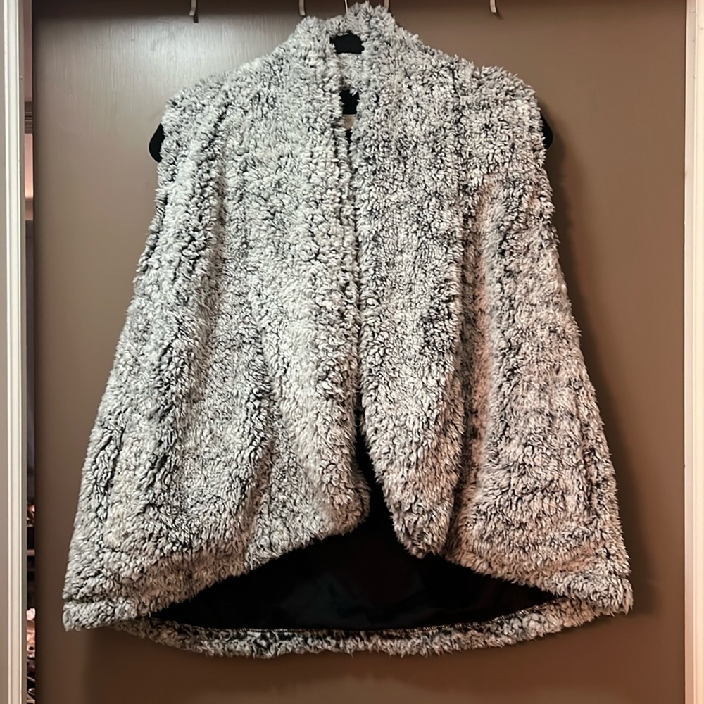 Women’s plush, blanket vest Grey size Medium